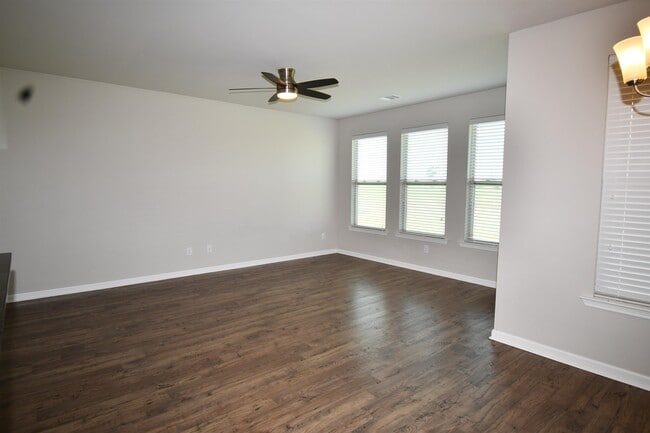 Building Photo - 3147 Baywood Ave