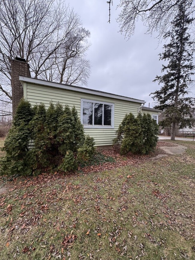 Foto del edificio - 3 Bedroom Home w/ Attached Garage