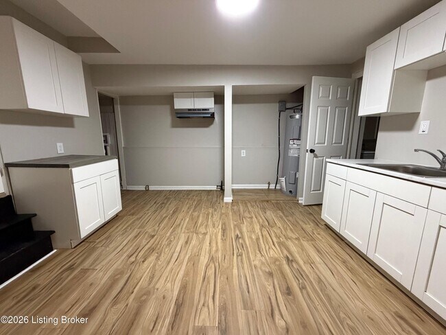 Foto del edificio - 2221 W Madison St