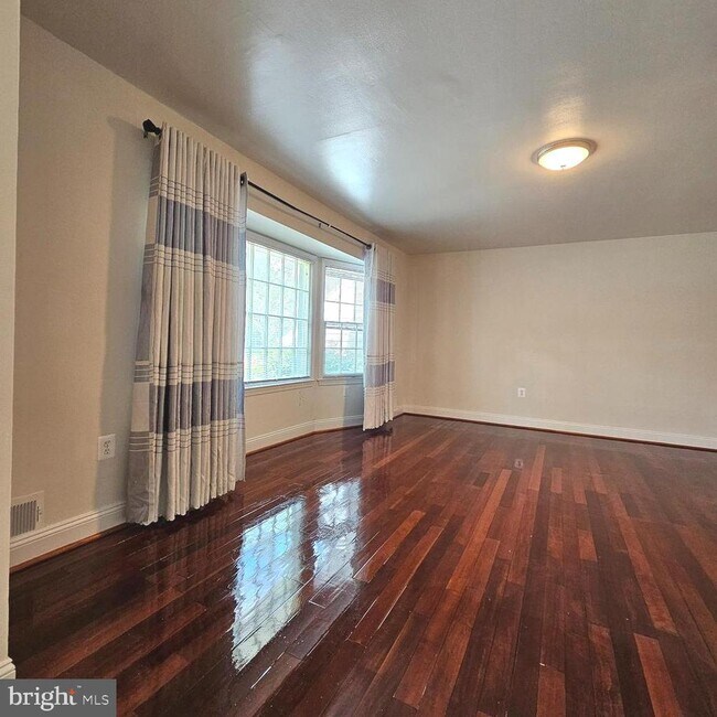 Building Photo - 8251 Carrleigh Pkwy