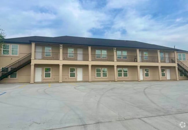 Building Photo - 2802 Pecan St