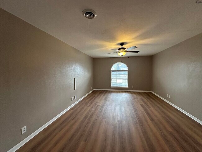 Foto del edificio - 3510 University Ave