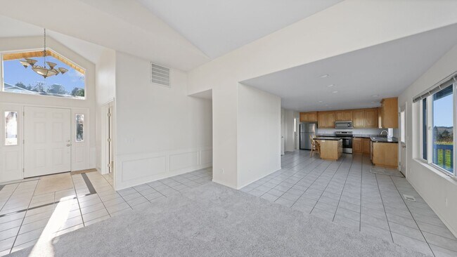 Building Photo - 3 Bed 2 Bath - Excellent Condition - Spectacular Views - Landscaping Included - NAS Whidbey