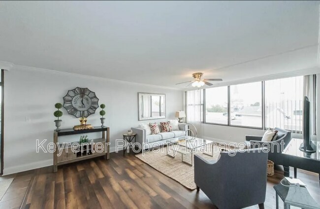 Foto del edificio - 410 W 7th St