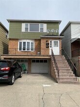 Building Photo - 33 E 51st St