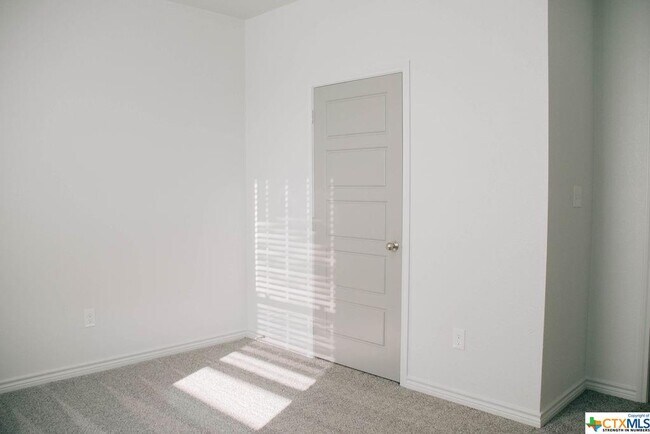 Building Photo - 2228 Hornbeam St