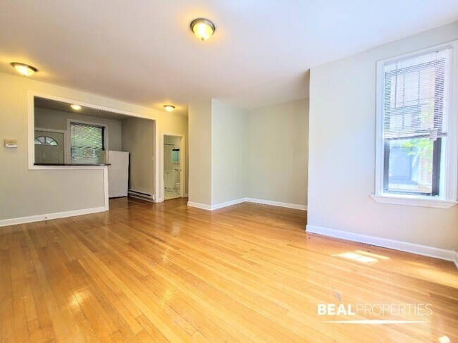 Foto del edificio - 0 bedroom in CHICAGO IL 60657