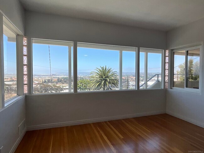 Foto del edificio - 2186 W California St