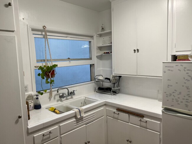 Foto del edificio - 4226 Gentry Ave