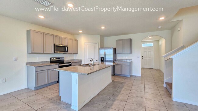 Foto del edificio - LOVELY 5 BEDROOM/ 3 BATH HAYDEN FLOOR PLAN! SOLERA- LAKEWOOD RANCH
