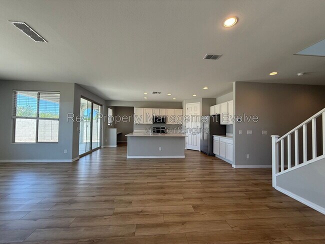 Building Photo - 5618 N 87th Dr