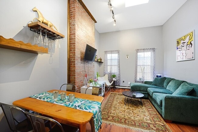 Photo - 203 Madison St House