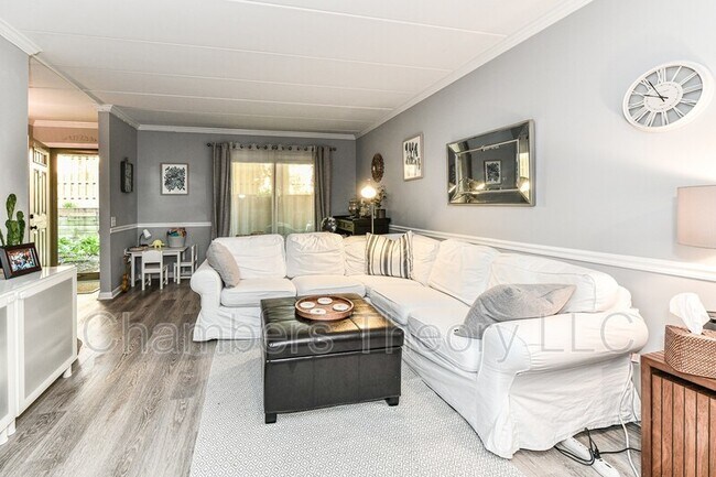 Foto del edificio - 1774 Dogwood Dr