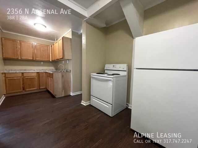 Building Photo - 3 Bedroom with views of downtown skyline f...