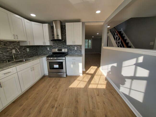Building Photo - 2833 Angus Rd