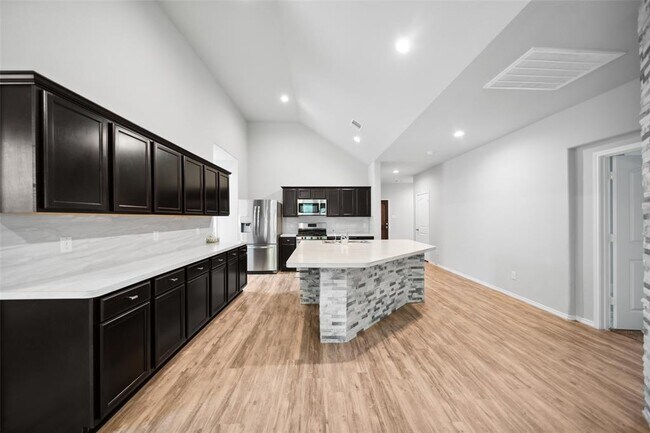 Foto del edificio - 14102 Silver Falls Ct