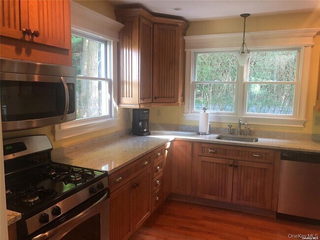 Foto del edificio - 442 River Rd