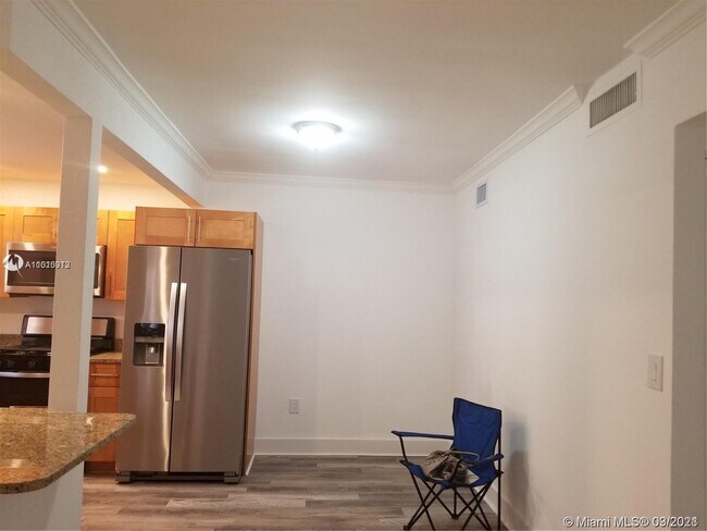 Foto del edificio - 1265 W 24th St