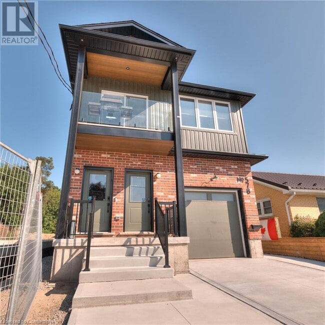 Building Photo - 578 Guelph St