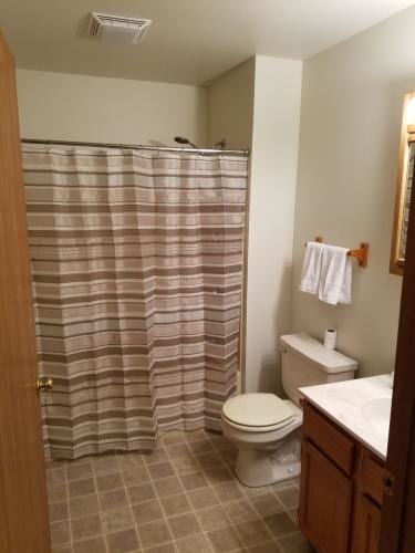 bathroom - 376 Cross St