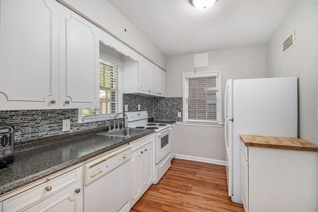 Building Photo - 423 S 38th Ave