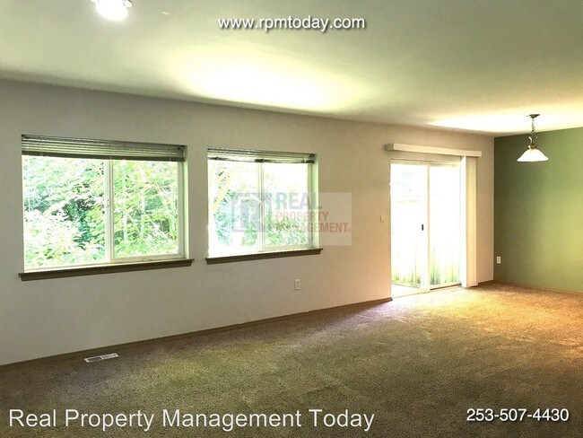 Foto del edificio - 7017-7019 128th St E