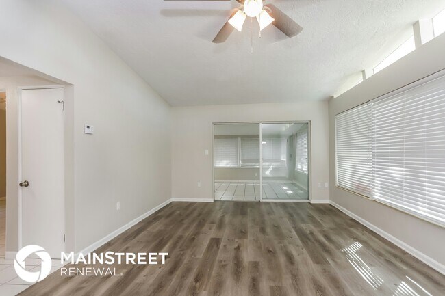 Building Photo - 3759 St Charles Cir