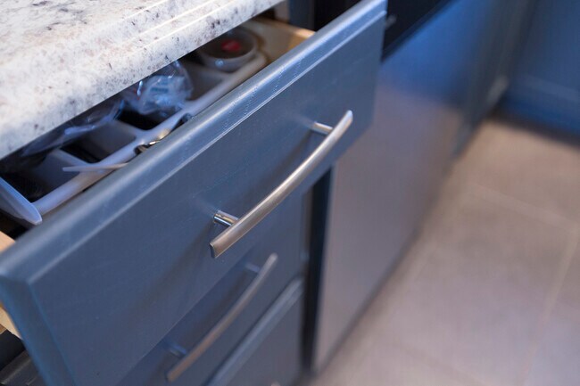 Foto del edificio - 3000 Golden Rd