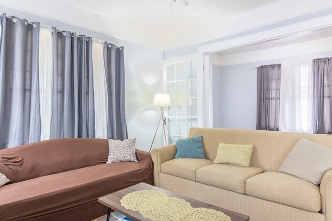 Building Photo - 633 3rd Ave