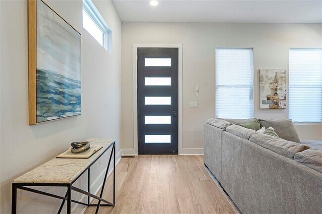 Foto del edificio - 916 Ira St SW
