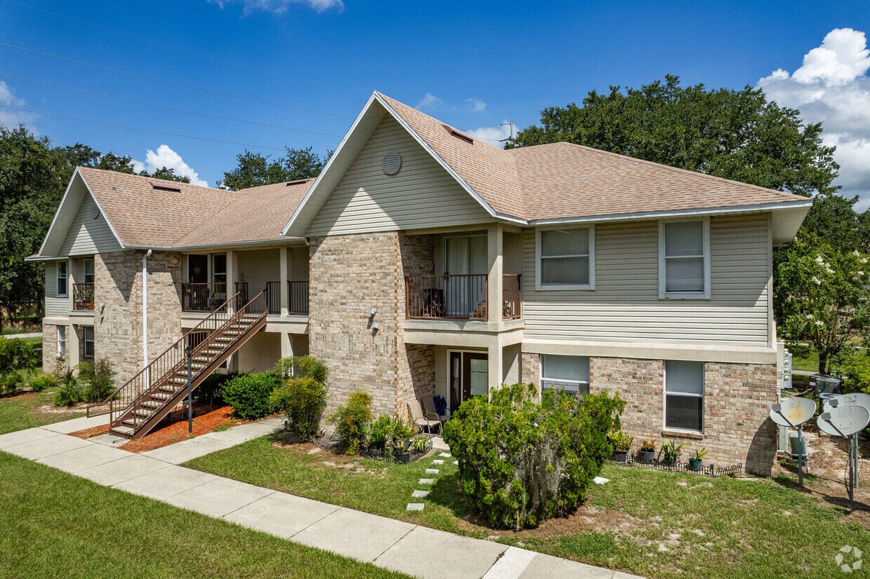 1799 N County Road 19A Eustis, FL 32726-1908 - Devonshire Apartments