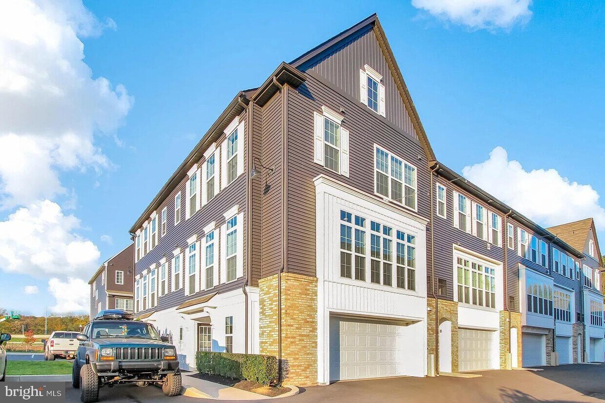 810 Mayer Pl, Lancaster, PA 17601 Townhome Rentals in Lancaster PA