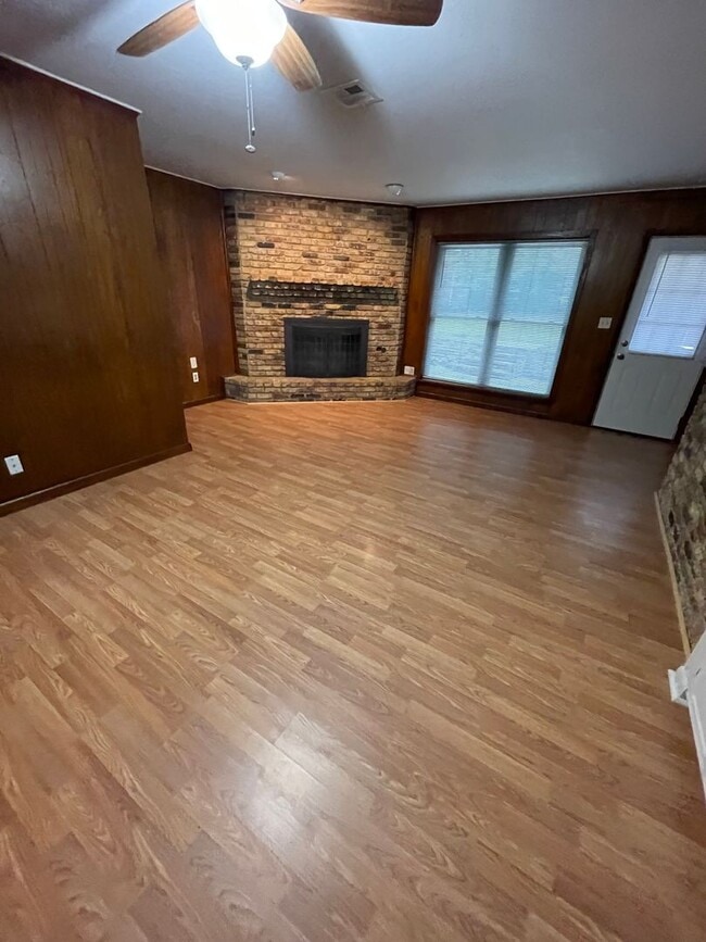 Building Photo - Beautiful 3 Bedroom home in Haughton!