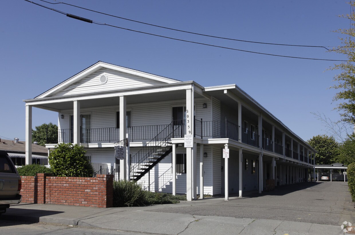 Primary Photo - Colonial Manor Apartments