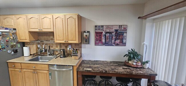 Building Photo - 2511 Carambola Cir N