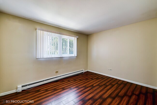 Foto del edificio - 4430 W 111th St