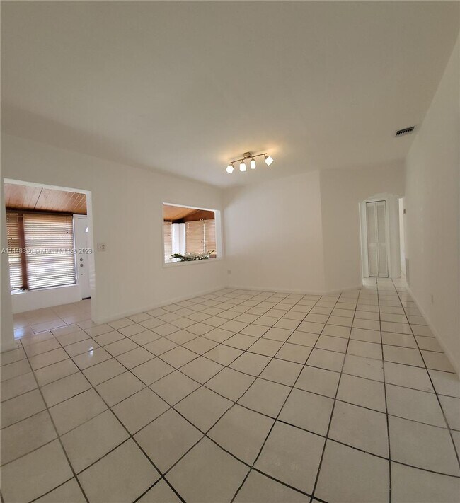 Foto del edificio - 600 SW 44th Ct