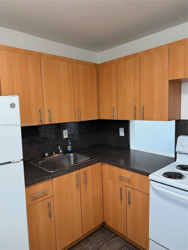 Foto del edificio - 528 Meridian Ave