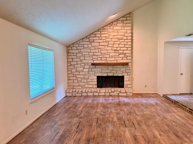 Foto del edificio - 108 Stone Canyon Ct