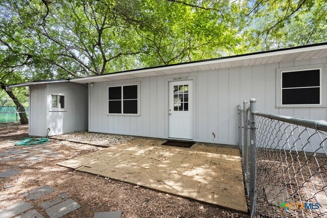 Foto del edificio - 761 Whippoorwill Dr