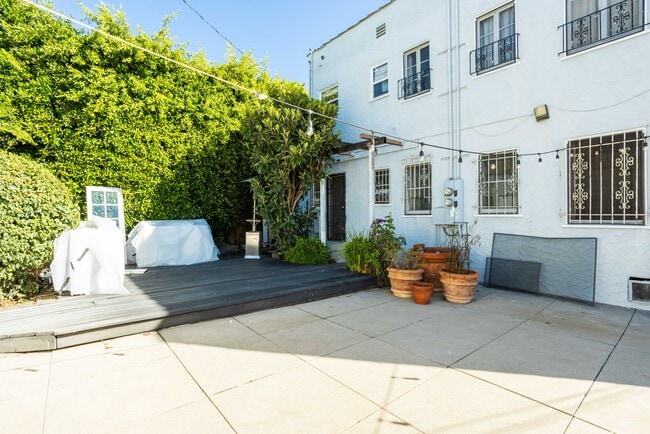 Building Photo - 165 S Mansfield Ave