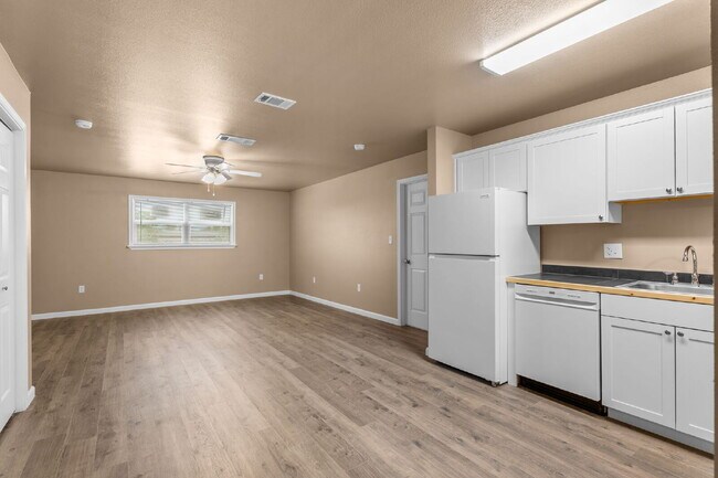 Building Photo - New Construction 2BR/2BA Duplex with Modern Finishes in Mart, TX