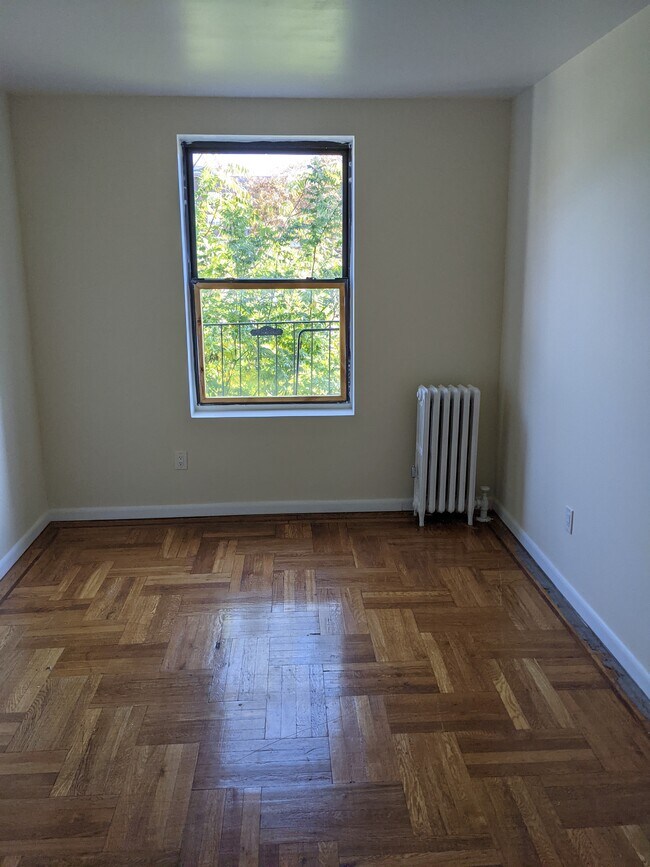 Building Photo - 402 Foster Ave