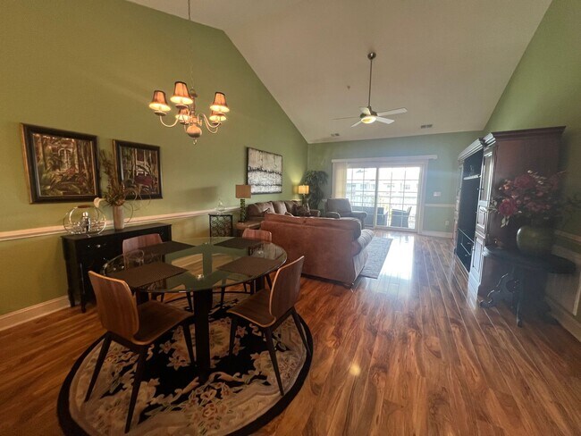 Building Photo - Myrtle Beach - 2 Bedroom / 2 Bath Furnishe...