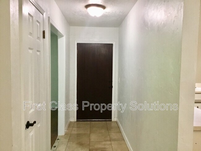 Foto del edificio - 2807 S Estate Dr