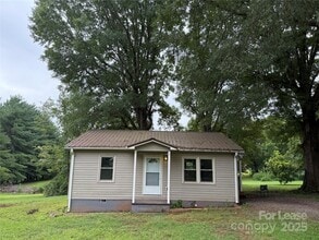 Building Photo - 468 River Hill Rd