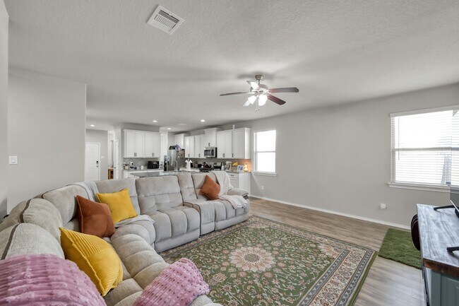 Foto del edificio - 2315 Strong Horse Dr