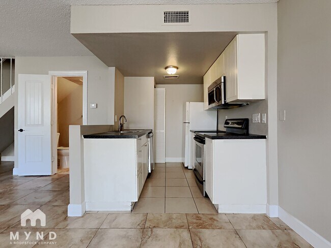 Foto del edificio - 2132 W Glenrosa Ave