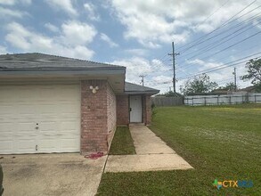 Building Photo - 1604 Van Zanten Dr