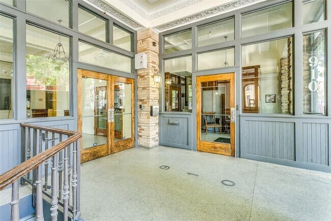Foto del edificio - Beautiful 1 Bed- 1 Bath in Houston Place Lofts- Downtown Fort Worth- 76102
